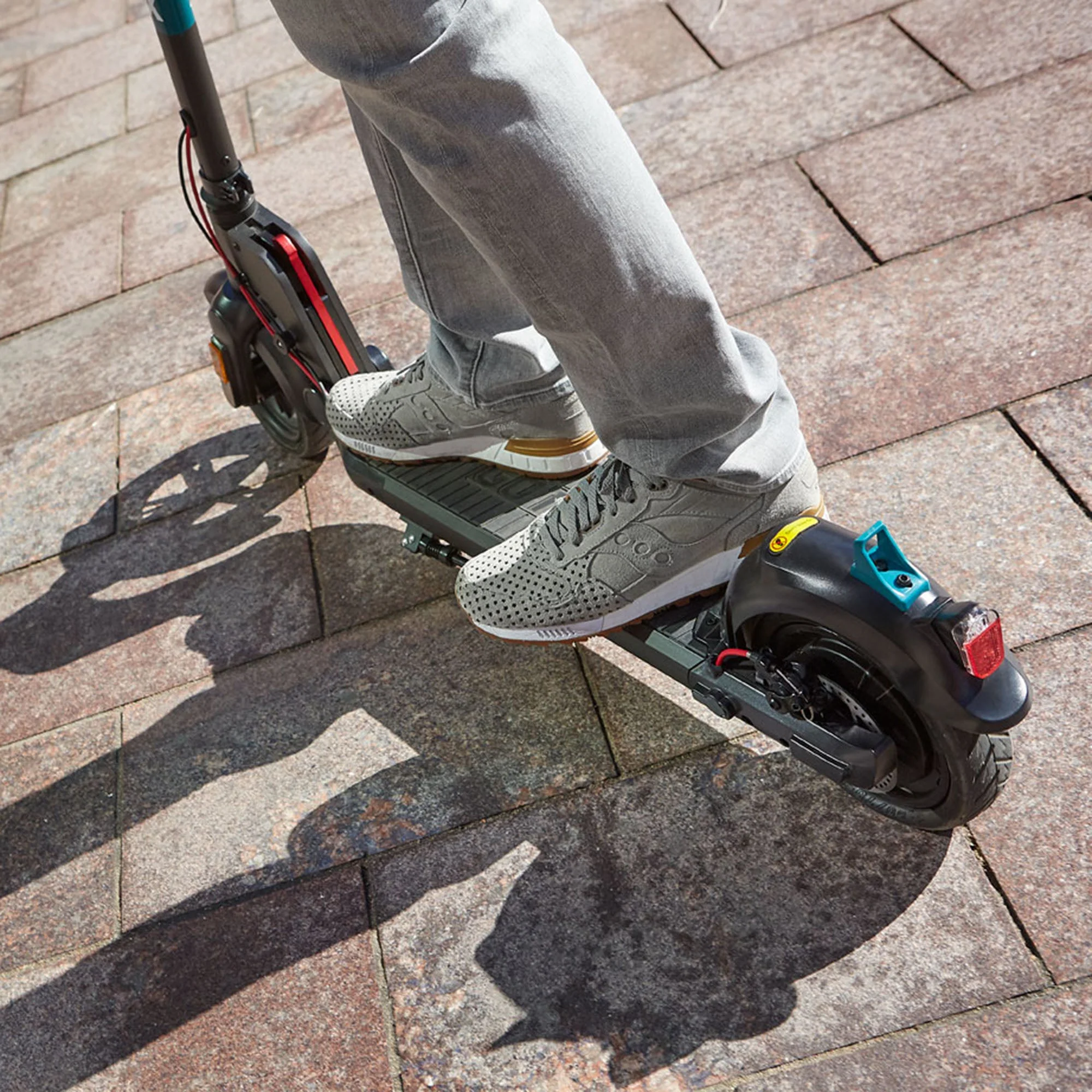Apex PRO Commuting Electric Scooter - Image 4
